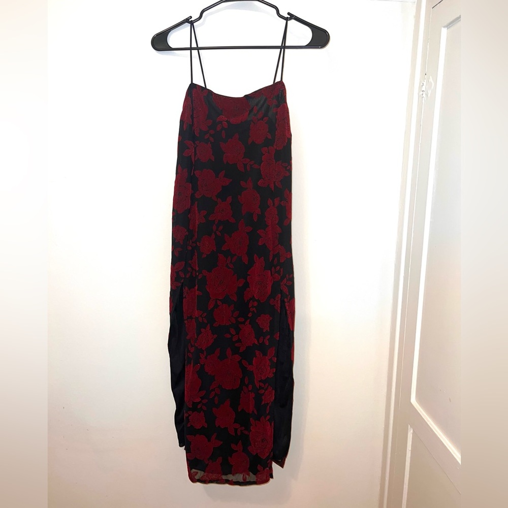 S. Black with Velvet Red Roses. Mid Length Dress from Motel Rocks. Never Warn.